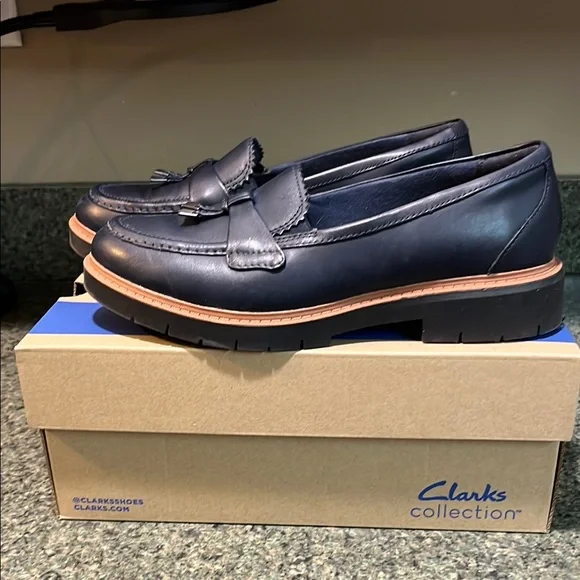 Clarks Collection Westlynn Bella
Woman’s Dark Blue Leather Loafers - Picture 2 of 8